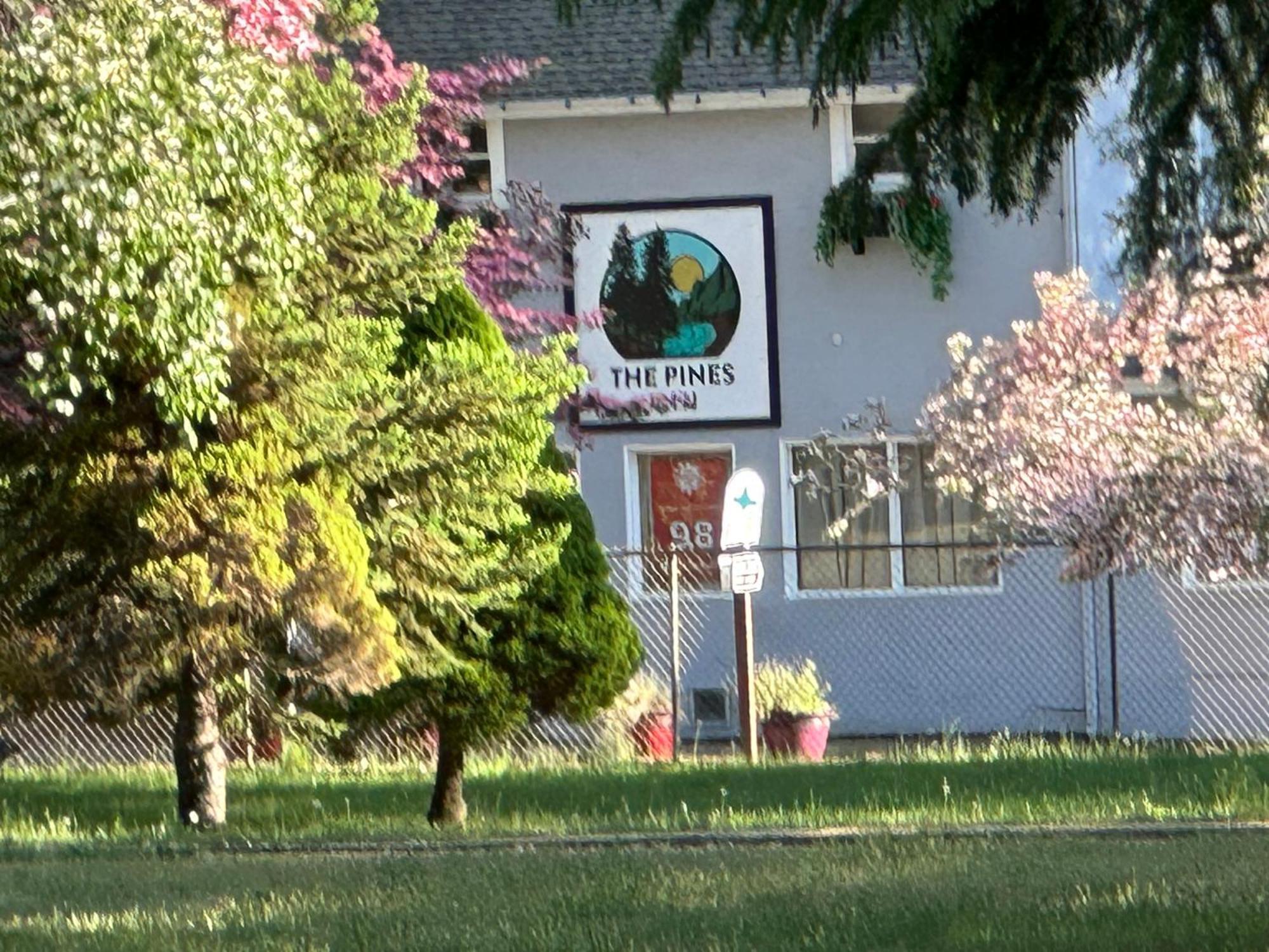 The Pines And 2* Grass Valley