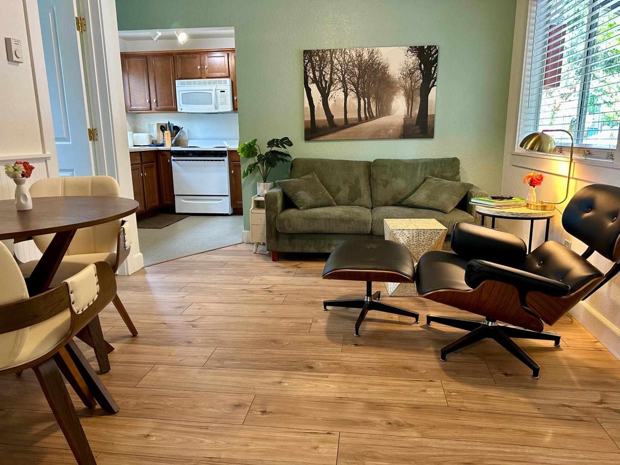 The Pines And Inn