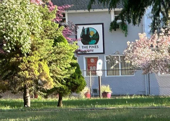 The Pines Inn And Cottages